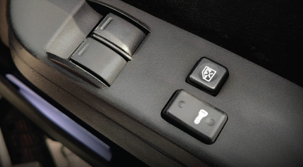 placer-x-a4-12-seater-window-van-power-window-central-lock-malaysia Placer-X A4 12 seater window van power window and central locking - CAM by HS Century